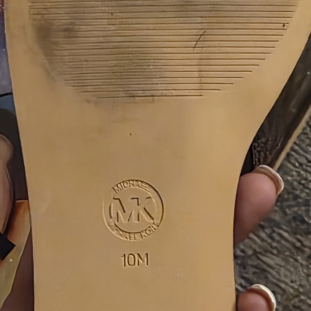 Beautiful! Michael Kors Brown Slide Sandals with Gold Logo - Picture 4 of 6